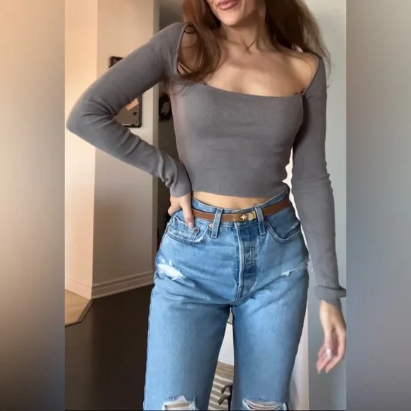 Gray low neck sweater - Picture 1 of 11